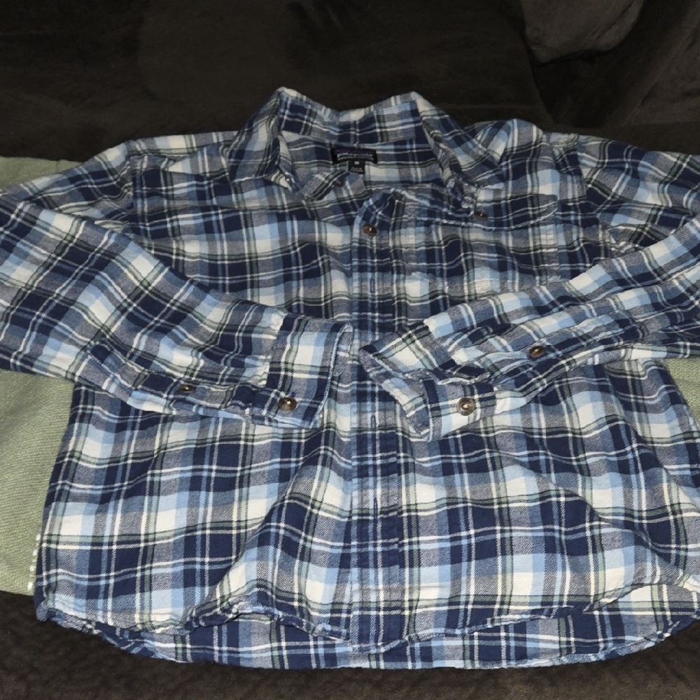 Patagonoa Blue Plaid Button-Up Longsleeve Shirt